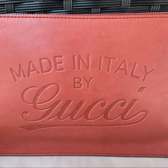 Gucci Zippy Pouch Wristlet w/Chunky Chain - Picture 4 of 13